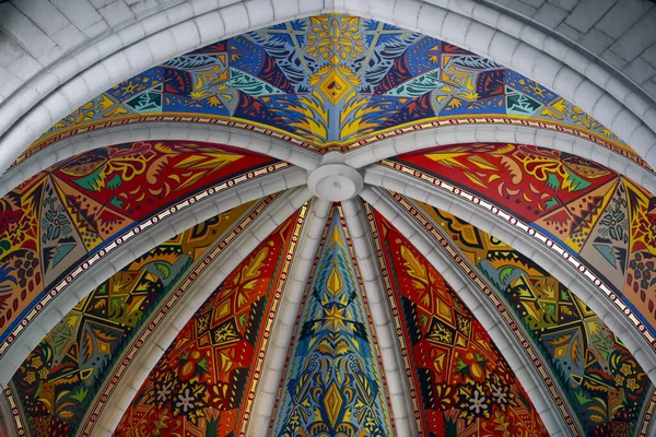 Almudena Katedrali Madrid Katedralinin Içi Kubbenin Boyanmış Tavanı Madrid Spanya — Stok fotoğraf