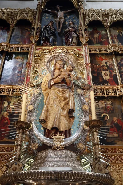 Catedral Almudena Estátua Virgem Almudena Catedral Madrid Madrid Espanha — Fotografia de Stock