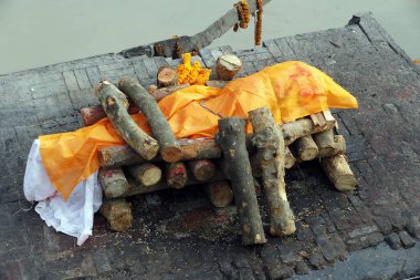 Arya Ghat yakma odunları, Hindu hac ve yakma alanı, Pashupatinath. Katmandu. Nepal. 