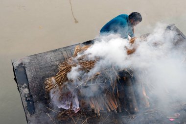 Arya Ghat yakma odunları, Hindu hac ve yakma alanı, Pashupatinath. Katmandu. Nepal. 
