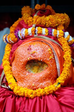 Hindu maymun tanrı Hanuman 'ın heykeli boyalarla kaplıydı. Katmandu. Nepal. 