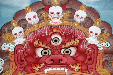 Pema Osel Ling Manastırı. Yaşam çarkı ya da Bhavacakra Samsara 'nın sembolik bir temsilidir. Domuz, horoz ve yılan cehaletin, bağlılığın ve nefretin üç zehrini temsil eder. Duvar resmi. Dakshinkali. Nepal. 
