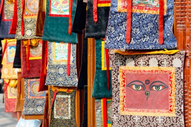 Markette satılık Tibet Thangka 'sı. Katmandu. Nepal. 