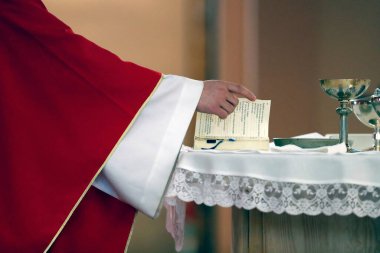 Aziz Joseph des Fins Kilisesi. Katolik ayini. Kutsal hafta. Ayin kutlaması. Annecy. Fransa.