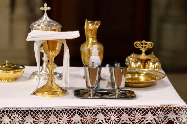 Saint Francois de Sales Bazilikası. Katolik ayini. Ekmek masası. Thonon. Fransa. 