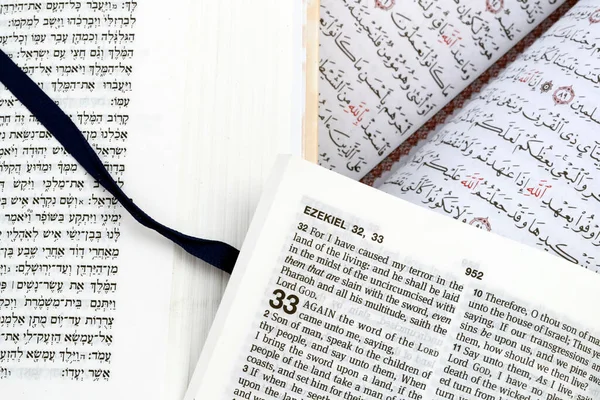 Cristianismo Islam Judaísmo Biblia Corán Torá Símbolos Interreligiosos Interreligiosos Concepto — Foto de Stock