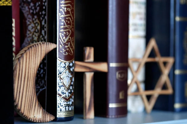 Christianity Islam Judaism Bible Quran Torah Interfaith Interreligious Religious Symbols — Stock Photo, Image