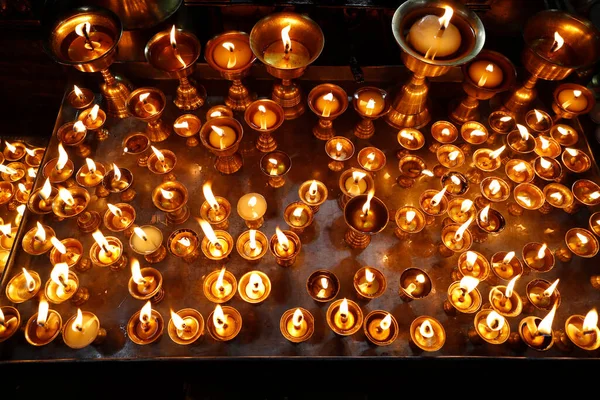 印度教庙宇中燃烧的油或黄油灯 尼泊尔 — 图库照片