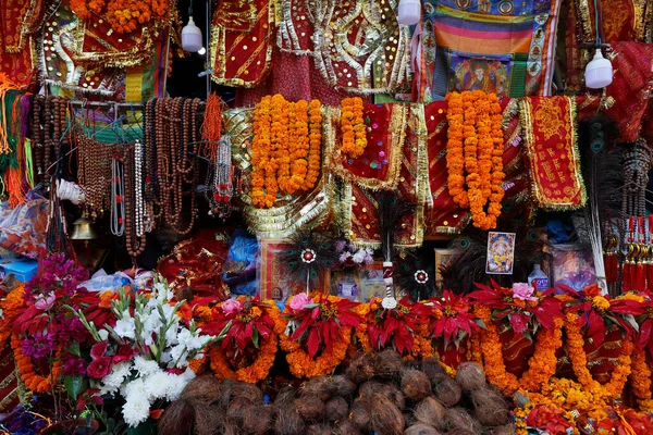 Guirlandas Flores Usadas Como Oferendas Templo Cerimônia Hindu Katmandu Nepal — Fotografia de Stock