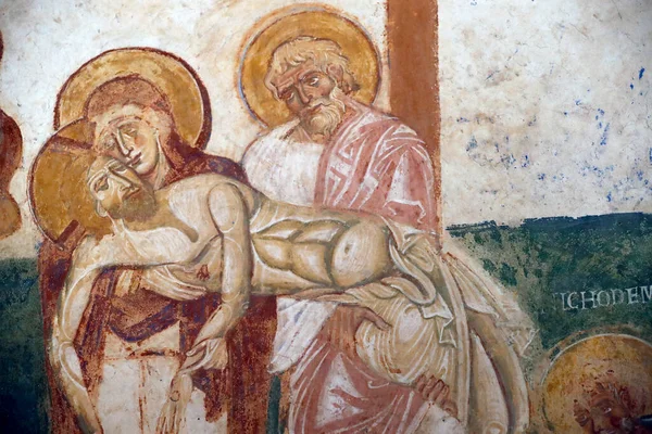 アクイレイア大聖堂 フレスコ画の12世紀のクリプト キリストは十字架から取り去られました イタリア — ストック写真