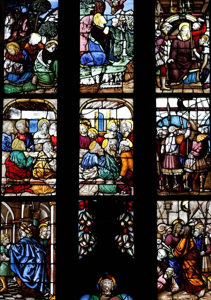 Καθεδρικός Φωτεινό Χρωματιστό Βιτρό Παράθυρο Που Απεικονίζει Ζωή Του Ιησού — Φωτογραφία Αρχείου