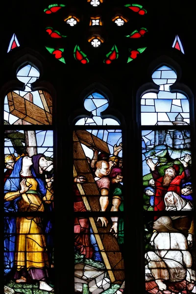 米兰大教堂色彩艳丽的彩色玻璃窗户描绘耶稣的生平 意大利 — 图库照片