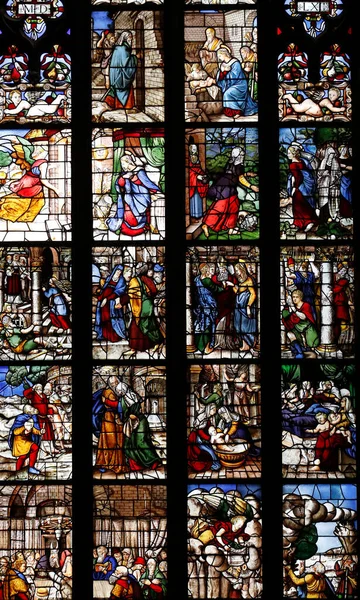 Міланський Собор Яскраво Кольорове Вітраж Зображує Життя Ісуса Діви Марії — стокове фото
