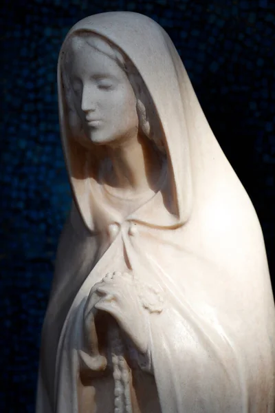 Monumental Cemetery Statue Praying Woman Veil Tombstone Milan Italy — Stock Photo, Image