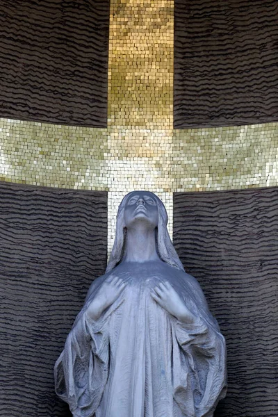 Cimetière Monumental Statue Une Femme Prière Sur Une Pierre Tombale — Photo