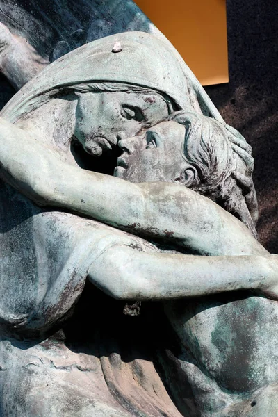 Cemitério Monumental Beijo Numa Lápide Milão Itália — Fotografia de Stock