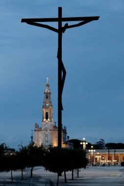 Fatima 'nın mabedi. Robert Schad 'ın yeni High Cross' u. Portekiz. 