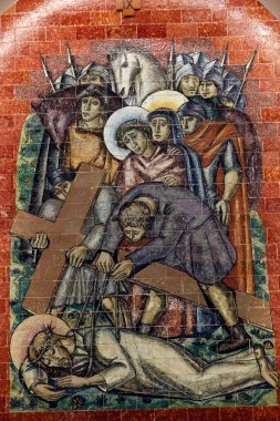 Fatima 'nın mabedi. Haç Yolu. İsa üçüncü kez düşüyor. İsa 'nın tutkusu. Portekiz. 