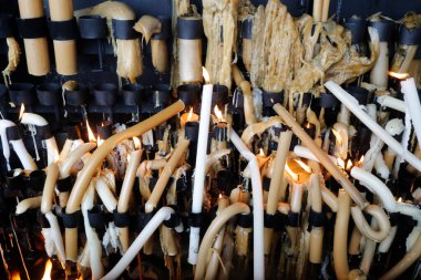 Fatima Sığınağı 'nda mum adağı. Portekiz. 