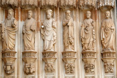 Batı portalı. Batalha Manastırı. Geç dönem Gotik mimarisi, Manueline tarzıyla iç içe geçmiş. Batı portalı. Heykeller. Portekiz. 