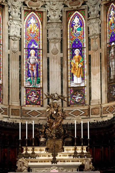 Genuakatedralen San Lorenzo Katedralen Inre Huvudaltare Och Målade Glasfönster Det — Stockfoto