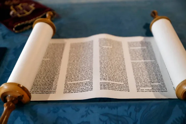 Rolagem Torá Usado Ritual Leitura Torá Durante Orações Judaicas Itália — Fotografia de Stock