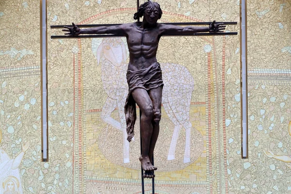 Basílica Santísima Trinidad Estatua Jesucristo Crucificada Una Cruz Por Catherine — Foto de Stock