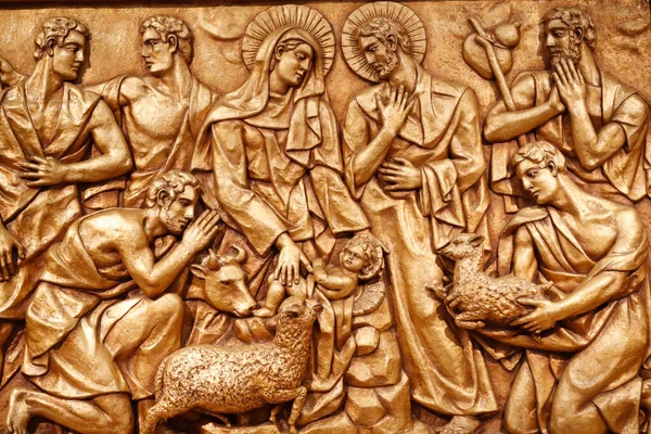 Святилище Фатіми Золотий Барельєф Старої Базиліки Фатіми Натвітність Поклоніння Пастухам — стокове фото