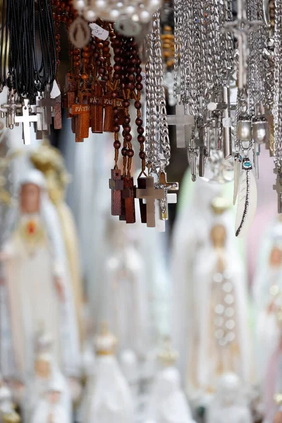 Heiligtum Von Fatima Souvenirladen Mit Rosenkranzperlen Und Religiösen Medaillen Portugal — Stockfoto