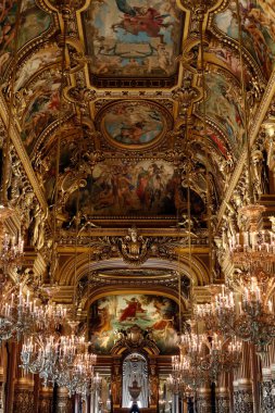 Garnier Ulusal Operası 'nın tavan manzarası. 1861 'den 1875' e kadar inşa edilmiş. Fransa. 