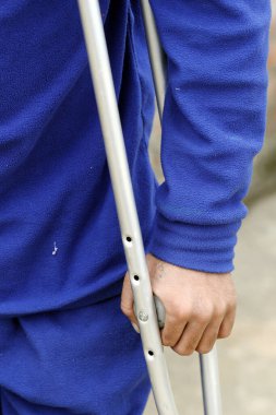 Genç engelli. Sokak çocukları için rehabilitasyon merkezi. Katmandu. Nepal. 