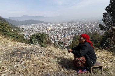 Tozlu Katmandu 'nun panoramik görüntüsü, Nepal' in başkenti. Nepal. 