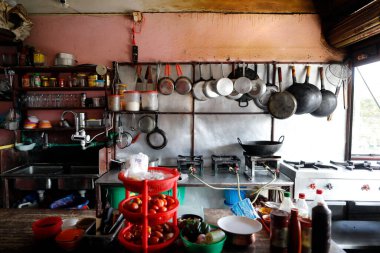 Geleneksel Nepal restoranı. Mutfakta. Nepal. 