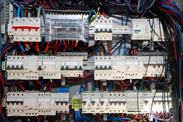 Строительная площадка. Новый дом. Электричество. 