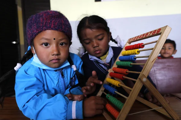 École Primaire Les Élèves Apprennent Compter Sur Abaque Charikot Népal — Photo