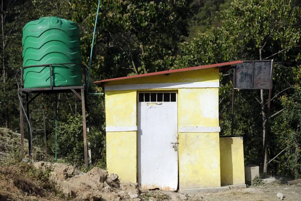 Basistoiletgebouw Het Schoolplein Nepal — Stockfoto