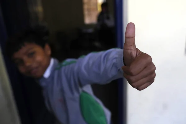 Escuela Primaria Retrato Alumno Signo Positivo Acuerdo Similares Nepal — Foto de Stock