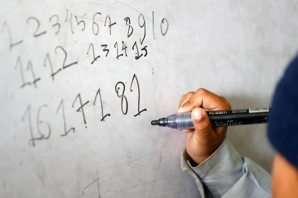 Escola Primária Rapaz Sala Aula Escrever Números Nepal — Fotografia de Stock