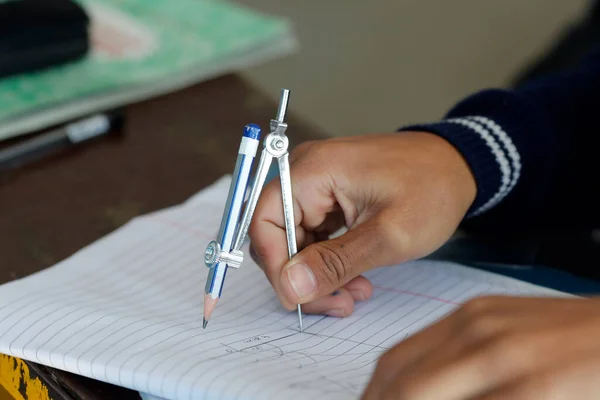 Escola Primária Sala Aula Aluno Escrevendo Caderno Close Nepal — Fotografia de Stock