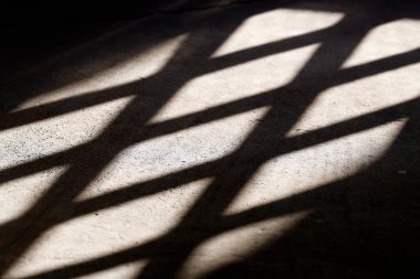 Yerdeki pencerenin gölgesi. Dubai 'de. Birleşik Arap Emirlikleri.