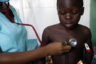Afrika hastanesi. Pediyatri ünitesi. Tıbbi danışmanlık. Benin.. 