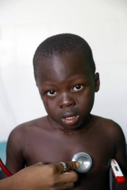 Afrika hastanesi. Pediyatri ünitesi. Tıbbi danışmanlık. Benin.. 