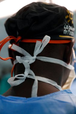 Afrika hastanesi. Ameliyathanede. Pediatrik cerrahi. Benin.. 