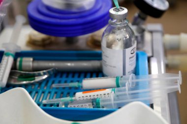 Afrika hastanesi. Ameliyathanede. Anestezi ekipmanları. Benin.. 