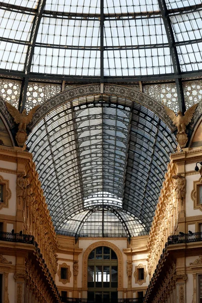 비토리오 에마누엘레 갤러리 적극적 갤러리와 밀라노의 이탈리아 — 스톡 사진
