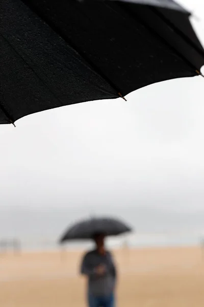 Gente Caminando Con Paraguas Escena Del Día Lluvioso Nazare Portugal — Foto de Stock