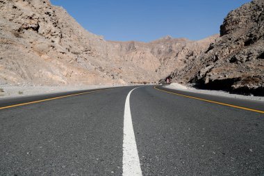 Jebel Jais Dağı 'ndaki Desert Yolu. Birleşik Arap Emirlikleri.