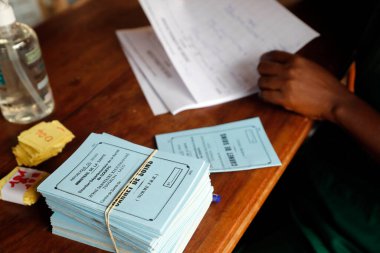 Afrika çocuk hastanesi. Çocuk sağlığı broşürü. Benin.. 