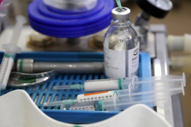 Afrika hastanesi. Ameliyathanede. Anestezi ekipmanları. Benin.. 