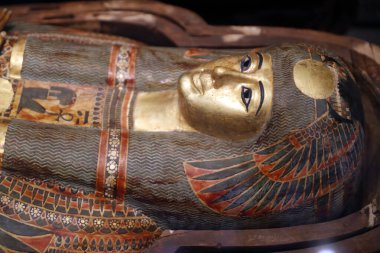 Louvre Abu Dabi sanat ve medeniyet müzesi. Henuttawy 'nin lahiti: tabutlar ve mumya ambalajı. Mısır uygarlığı. Mısır. MÖ 950 - MÖ 900. Birleşik Arap Emirlikleri.